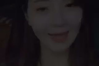 Hot girl mặc đồ dân tộc Thu Hương chúc Tết độc giả báo Dân trí