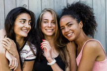 “Khôn hồn thì đừng có chăm chăm làm gái ngoan”?