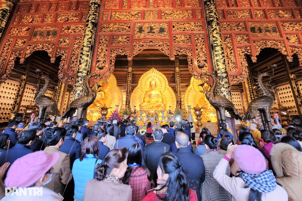 Những điểm du xuân đông kín người đến ngộp thở ở Ninh Bình - 10 Những điểm du xuân đông kín người đến ngộp thở ở Ninh Bình - 10