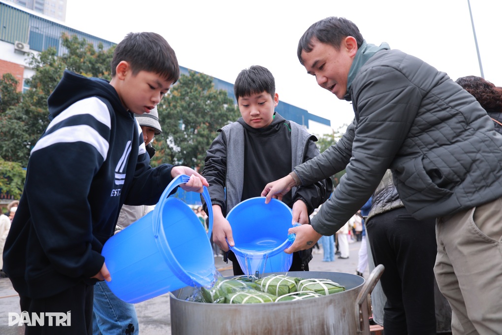 Học sinh Hà Giang lần đầu tiên trải nghiệm Tết Nguyên đán Hà Nội - 4 Học sinh Hà Giang lần đầu tiên trải nghiệm Tết Nguyên đán Hà Nội - 4