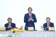 "Áp lực hiện thực hóa khát vọng vươn lên của đất nước"