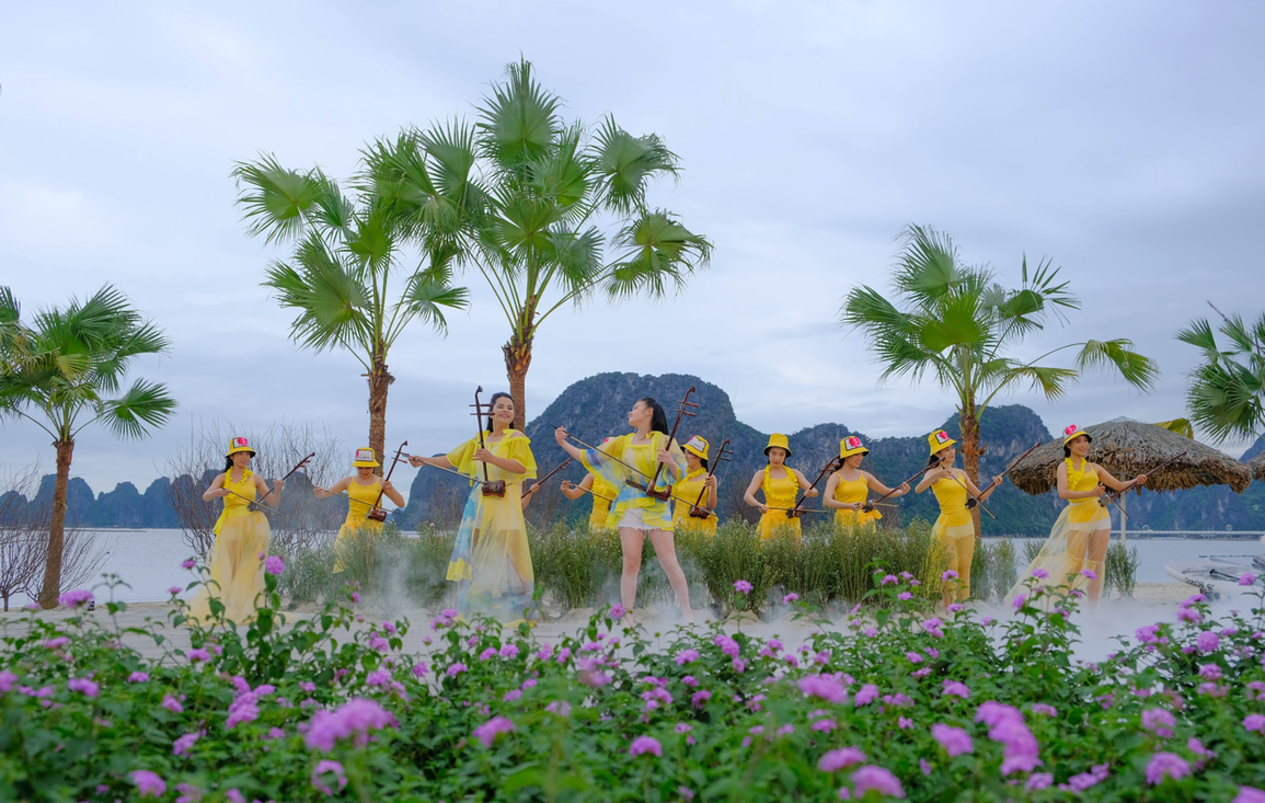 Cẩm Phả bừng sáng với Festival Áo dài Quảng Ninh 2022 tại Green Gragon City - 3 Cẩm Phả bừng sáng với Festival Áo dài Quảng Ninh 2022 tại Green Gragon City - 3