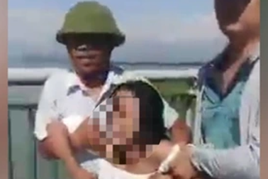 Hai người đàn ông kịp thời cứu nữ sinh có ý định nhảy cầu