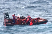 Tìm thấy 4 ngư dân còn sống sau 9 ngày mất tích trên biển