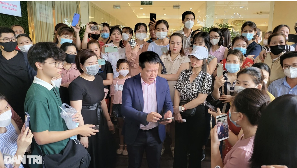 Đến hạn, phụ huynh Apax Leaders nóng lòng đợi Shark Thủy hoàn học phí - 2 Đến hạn, phụ huynh Apax Leaders nóng lòng đợi Shark Thủy hoàn học phí - 2