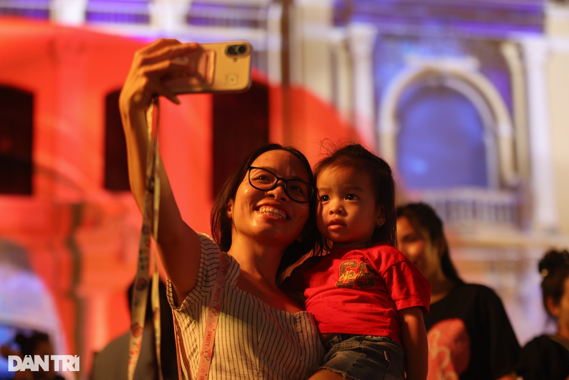 Tòa nhà UBND TPHCM lung linh trong đêm trình diễn 3D mapping quốc tế - 3 Tòa nhà UBND TPHCM lung linh trong đêm trình diễn 3D mapping quốc tế - 3