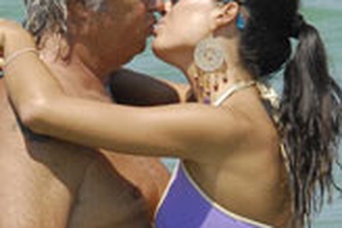 Tuần trăng mật ngọt ngào của ông trùm F1