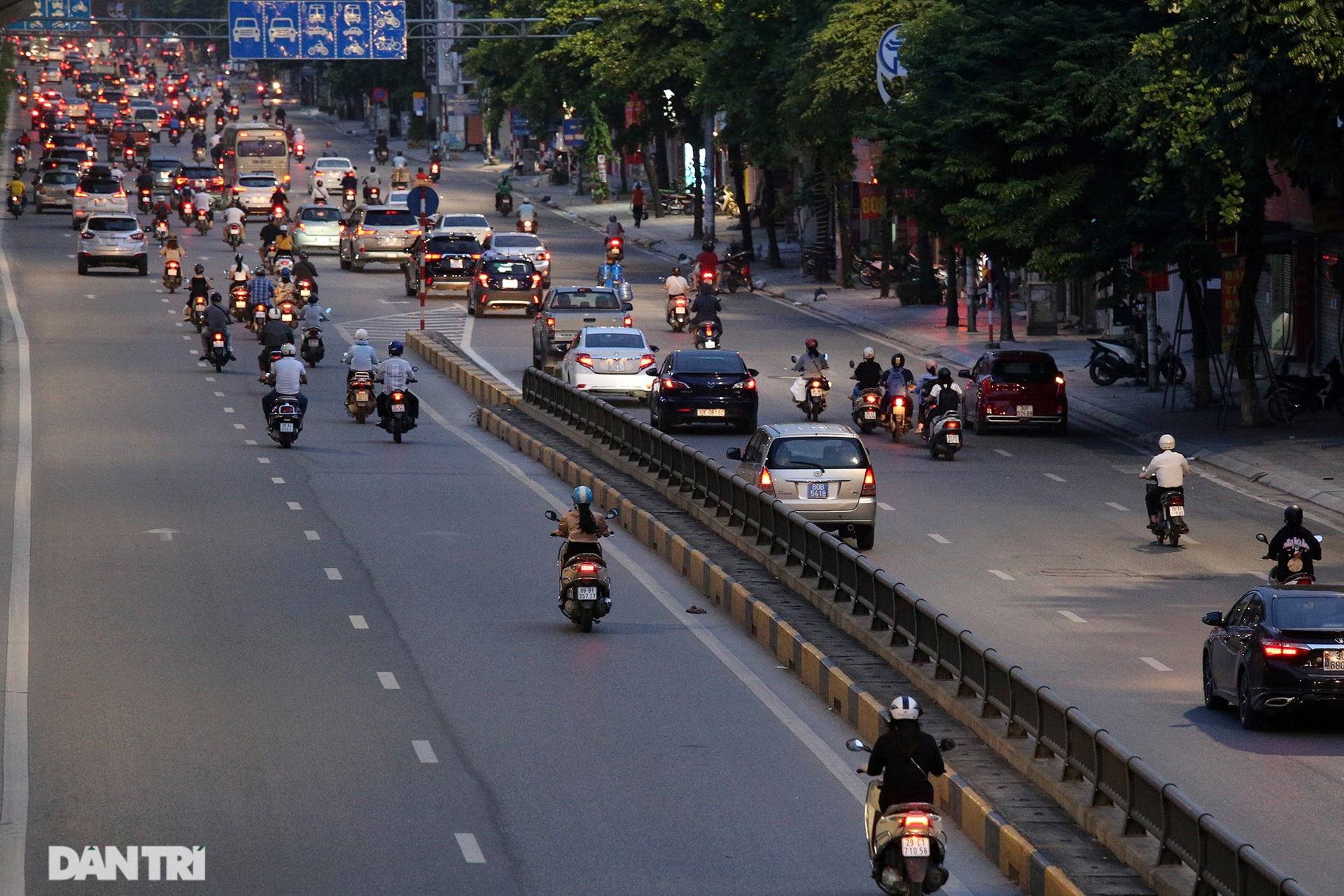 So sánh giao thông ở Hà Nội đông - vắng khác biệt khi giãn cách xã hội - 14 So sánh giao thông ở Hà Nội đông - vắng khác biệt khi giãn cách xã hội - 14