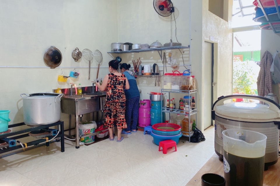 Ấm lòng quán cơm chay 2.000 đồng, miễn phí giao đến tận nơi - 9 Ấm lòng quán cơm chay 2.000 đồng, miễn phí giao đến tận nơi - 9