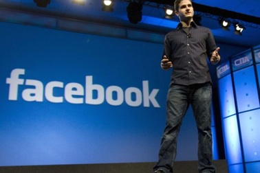 Ông chủ Facebook chi tiền "khủng" ủng hộ bà Clinton tranh cử