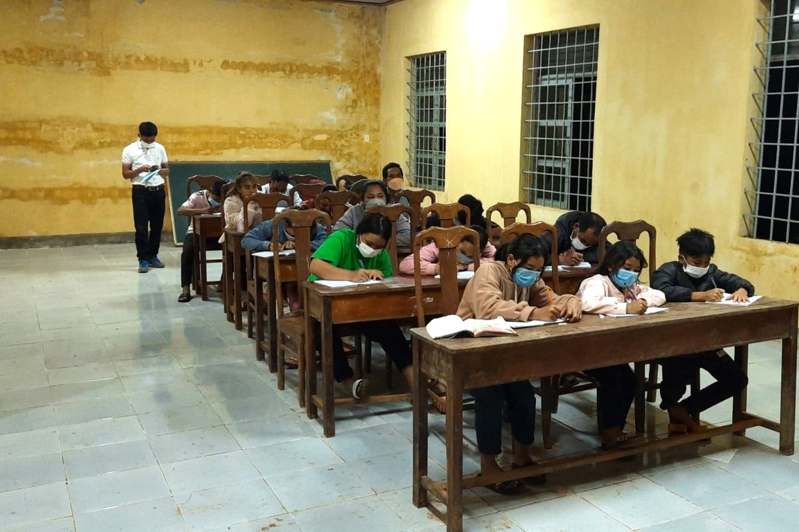 Mẹ mất, căn nhà bị đốt rụi trong ngày làm ma cho bố, 2 con mồ côi lay lắt - 3 Mẹ mất, căn nhà bị đốt rụi trong ngày làm ma cho bố, 2 con mồ côi lay lắt - 3