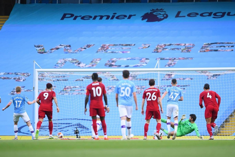 Những khoảnh khắc thất bại đắng chát của Liverpool trước Man City - 8