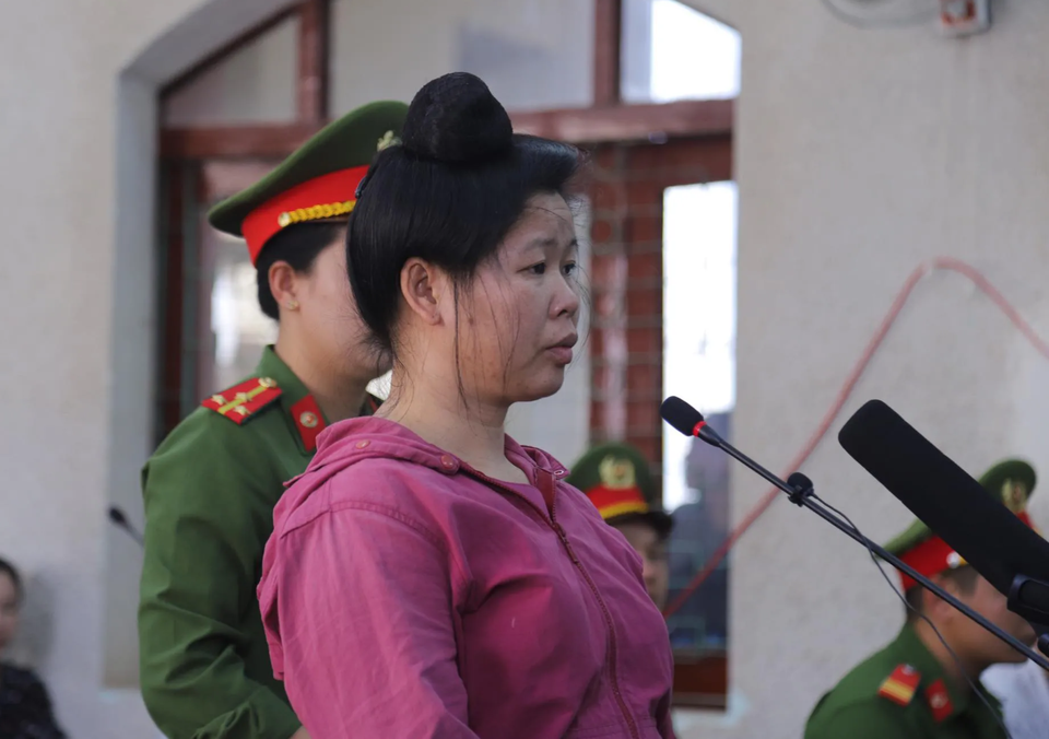 Xử vụ mẹ nữ sinh giao gà: Con gái bị bắt cóc vì mẹ mua bán ma túy không sòng phẳng? - 2 Xử vụ mẹ nữ sinh giao gà: Con gái bị bắt cóc vì mẹ mua bán ma túy không sòng phẳng? - 2