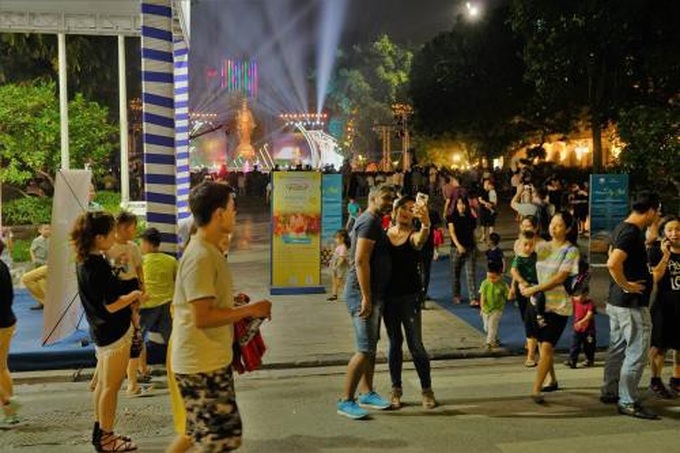 Người dân Hà Nội đón thu tại Vietnam Airlines Festa 2019 - Ảnh 6.