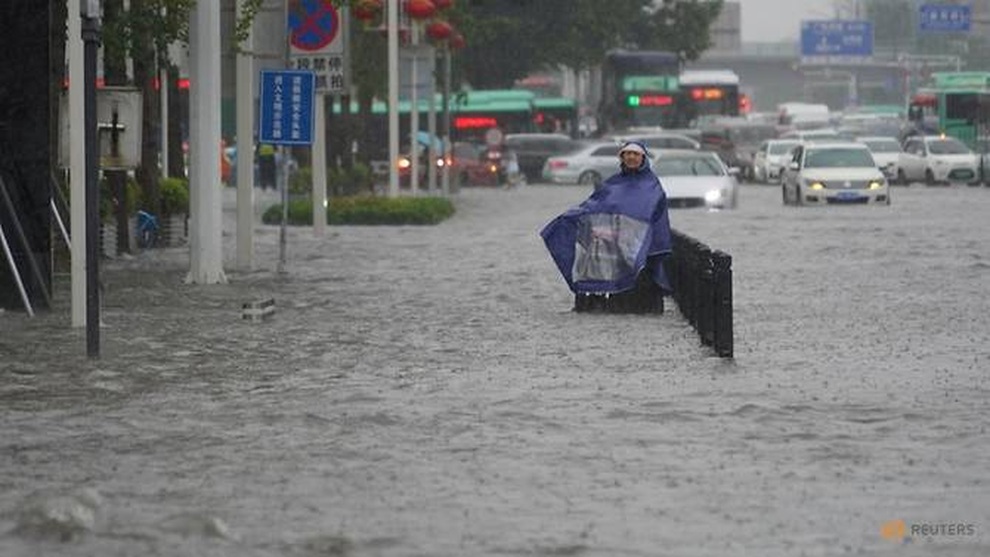 Nhiều sông lớn vỡ bờ, hàng chục thành phố Trung Quốc ngập trong biển nước - 3 Nhiều sông lớn vỡ bờ, hàng chục thành phố Trung Quốc ngập trong biển nước - 3