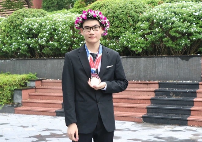Tuấn Phong - cựu học sinh trường THPT Chuyên Bắc Ninh, tỉnh Bắc Ninh - gặt hái nhiều thành tích đáng nể ở môn vật lý.