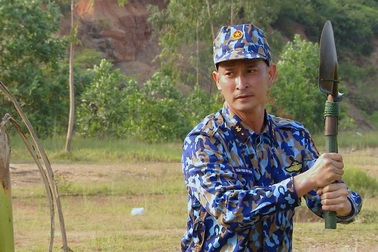 Huy Khánh bị Anh Đức “hạ đo ván” khi chơi bóng chuyền