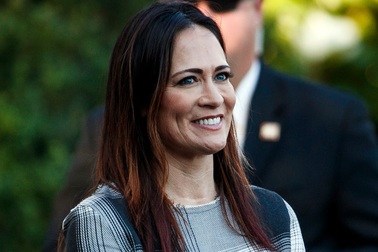 Ông Trump chọn trợ lý thân cận của vợ làm thư ký báo chí Nhà Trắng