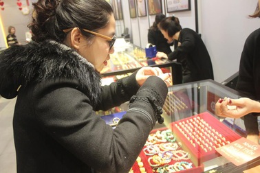 Fed tăng lãi suất, giá vàng bật tăng mạnh