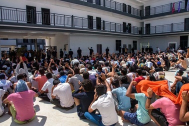 Đưa hơn 450 công dân Việt Nam bị tạm giữ ở Myanmar về nước