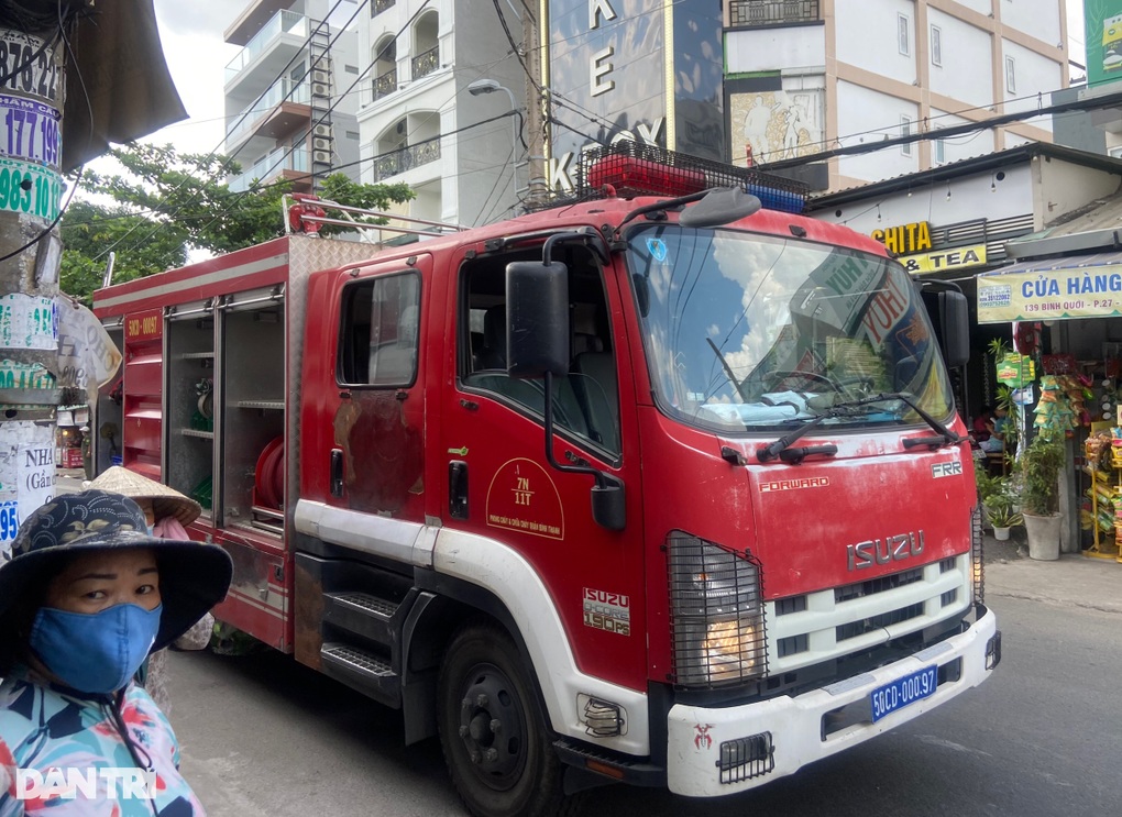 Cháy xưởng giấy ở bán đảo Thanh Đa, người nhà gọi điện cầu cứu - 1 Cháy xưởng giấy ở bán đảo Thanh Đa, người nhà gọi điện cầu cứu - 1