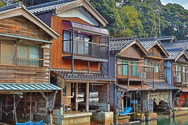 "Venice của Nhật Bản" lênh đênh bên dòng nước xanh