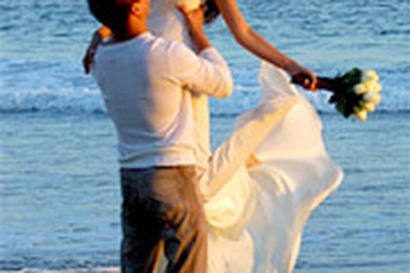 "Chân dài" Ngọc Thuý lên xe hoa