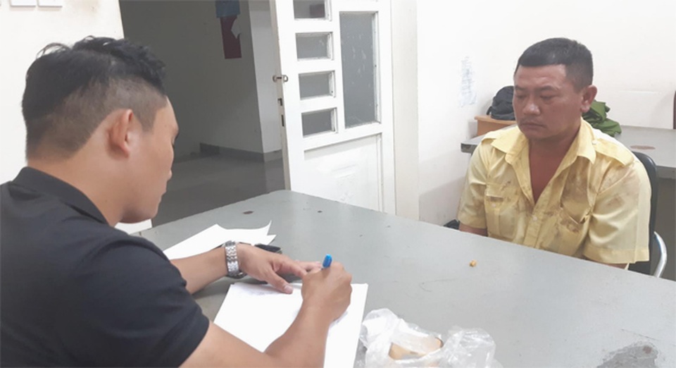 Bắt nhóm tài xế taxi hỗn chiến trước cổng bệnh viện - 1 Bắt nhóm tài xế taxi hỗn chiến trước cổng bệnh viện - 1