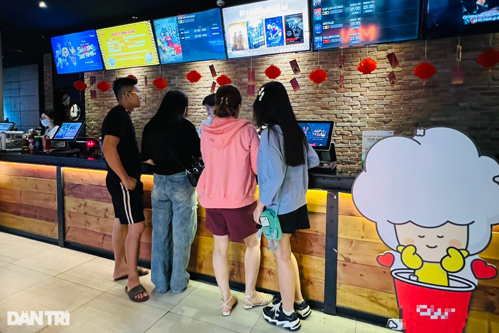 Để lọt học sinh xem Mai 18+: Trách nhiệm của ai, khán giả có bị phạt? - 2