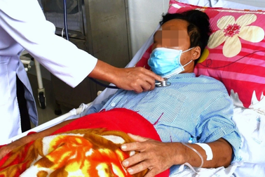 Người đàn ông nguy kịch sau khi nhậu 3 ngày không ăn