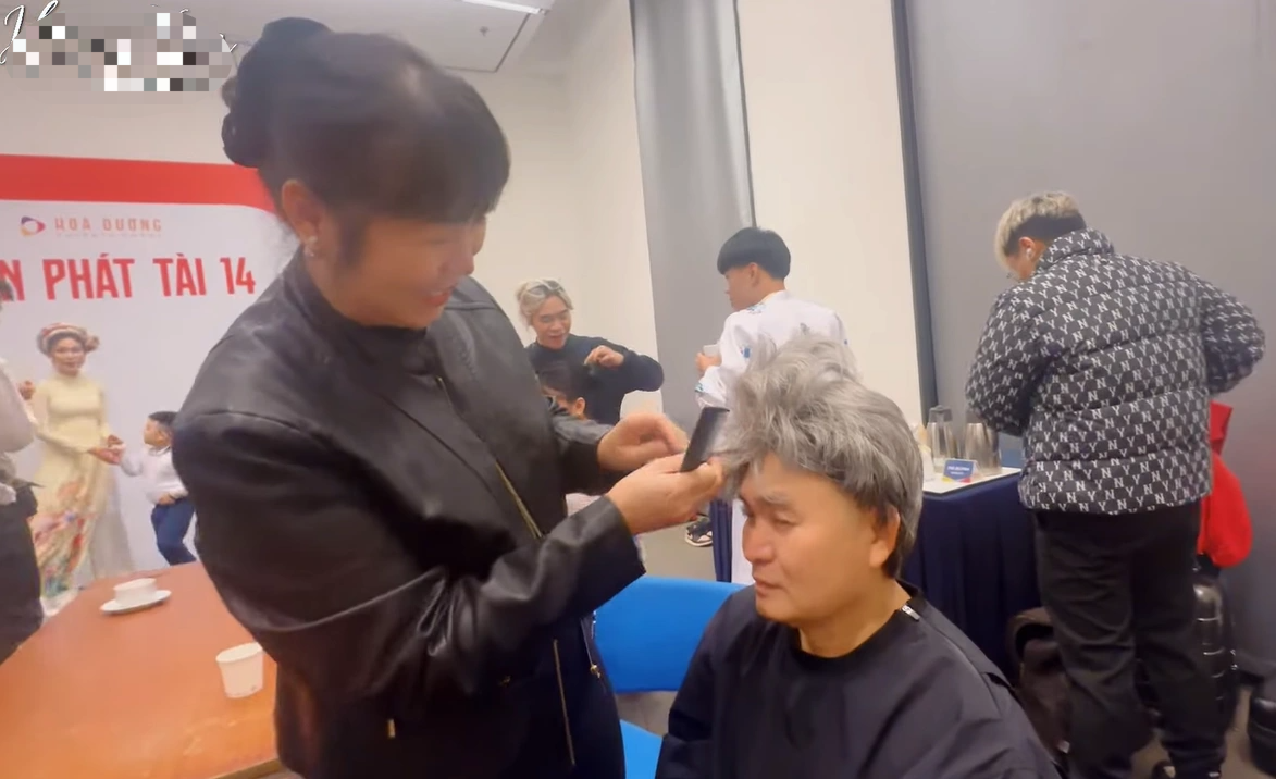 ज़ुआन हिन्ह ने हांग वान को पैसे उधार न देने का कारण बताया, 20 साल पहले अपनी सैलरी का खुलासा किया - 1 Xuân Hinh kể lý do không cho Hồng Vân vay tiền, bật mí cát-xê 20 năm trước - 1