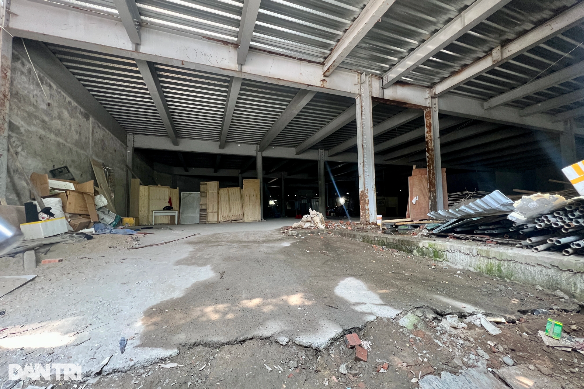 Công trình 1.400m2 khiến Chủ tịch phường Nghĩa Đô ở Hà Nội xộ khám - 9 Công trình 1.400m2 khiến Chủ tịch phường Nghĩa Đô ở Hà Nội xộ khám - 9