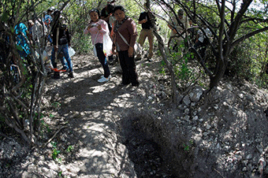 Mexico phát hiện thêm nhiều mộ tập thể khi tìm sinh viên mất tích
