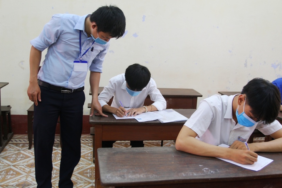 Phòng dịch chặt chẽ trong ngày làm thủ tục dự thi tốt nghiệp THPT đợt 2 - 5 Phòng dịch chặt chẽ trong ngày làm thủ tục dự thi tốt nghiệp THPT đợt 2 - 5