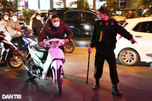 Cảnh sát 141 Hà Nội phát hiện đối tượng mang dùi cui điện, ma túy