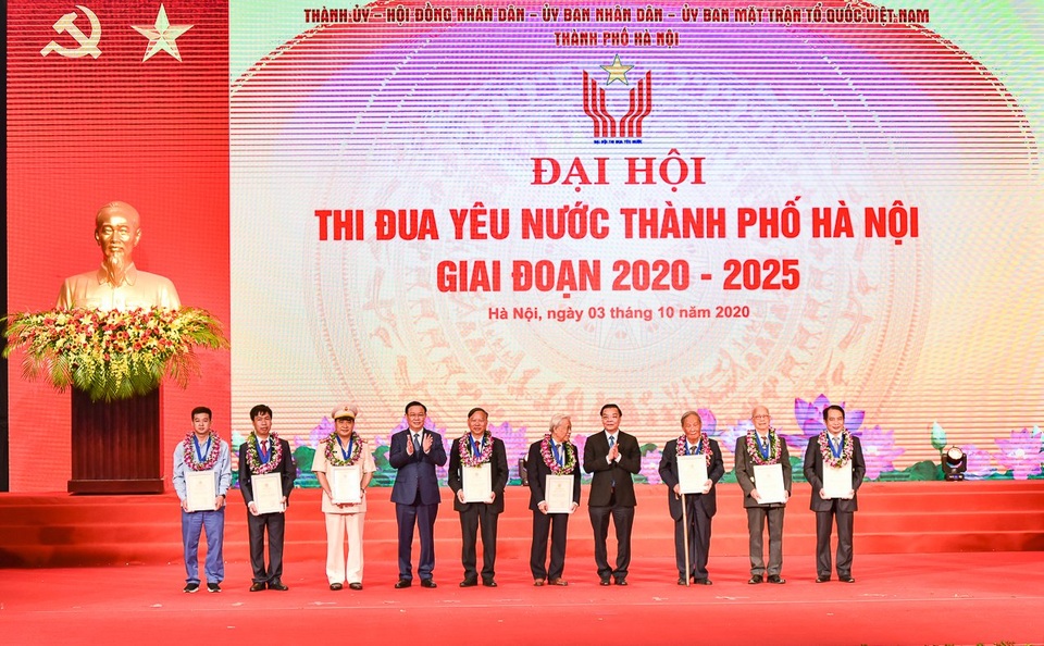 Thủ tướng: Khen thưởng phải đúng, trúng, kịp thời, tránh khen tràn lan! - 3 Thủ tướng: Khen thưởng phải đúng, trúng, kịp thời, tránh khen tràn lan! - 3