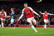 Arsenal giành ngôi đầu bảng trước đại chiến Liverpool với Man City