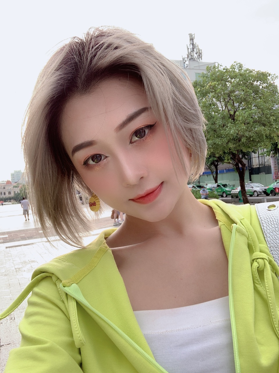 Gia đình phá sản, nàng tiểu thư tự bươn chải và trở thành hot streamer - 2 Gia đình phá sản, nàng tiểu thư tự bươn chải và trở thành hot streamer - 2