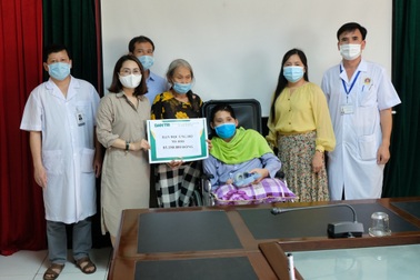Bạn đọc giúp đỡ hơn 85 triệu đồng tới người mẹ kiệt sức tìm sự sống cho con