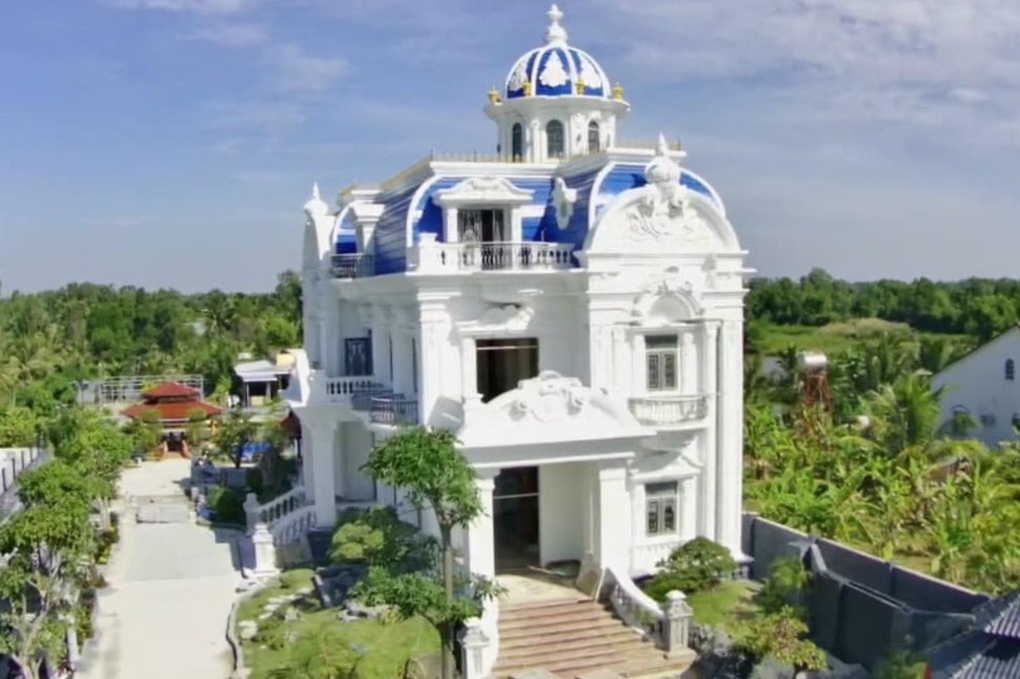 Xem xét cưỡng chế tháo dỡ biệt phủ 3.000m2 xây trái phép ở Cà Mau - 1 Xem xét cưỡng chế tháo dỡ biệt phủ 3.000m2 xây trái phép ở Cà Mau - 1