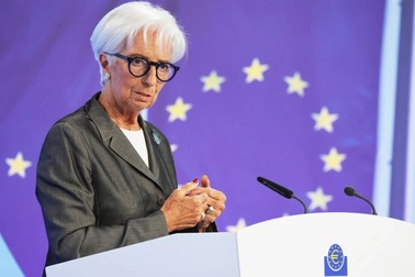 ECB giữ nguyên lãi suất, để ngỏ khả năng tăng tiếp nếu giá dầu leo thang