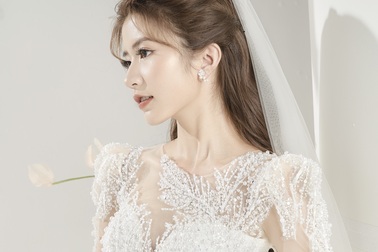 Vân Vân "Thương ngày nắng về" bất ngờ mặc váy cô dâu