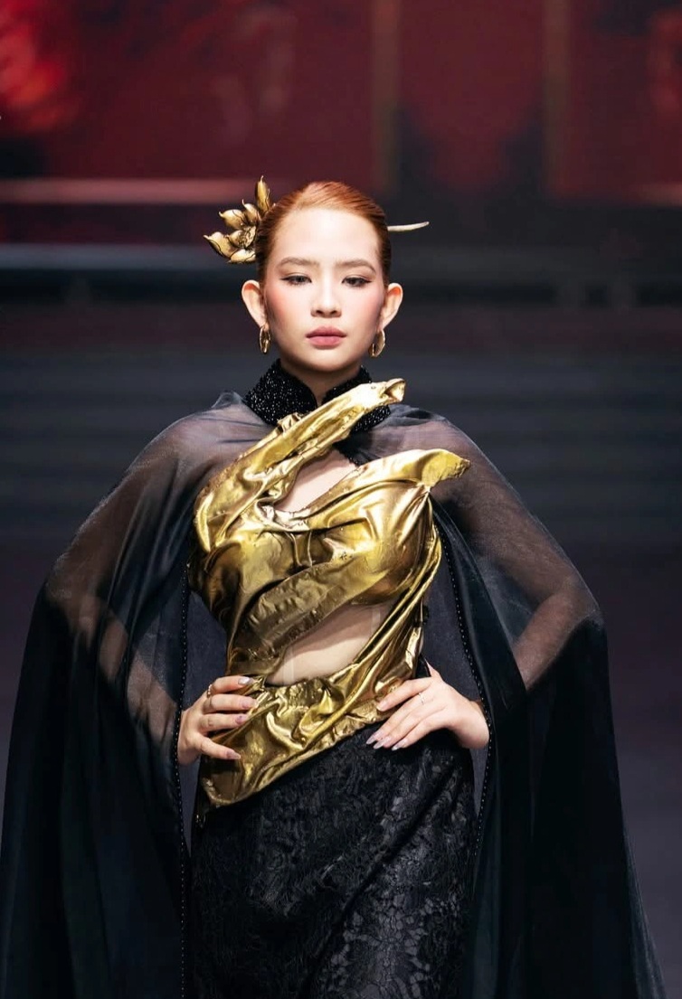 Người mẫu 15 tuổi thể hiện phong cách quốc tế trên sàn diễn Việt Nam - 2 Người mẫu 15 tuổi thể hiện phong cách quốc tế trên sàn diễn Việt Nam - 2