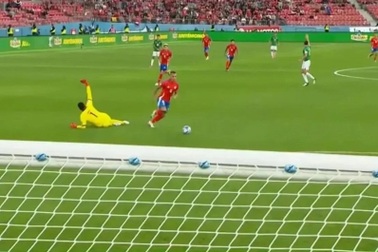 Bàn thắng tranh cãi, gây phẫn nộ ở vòng loại World Cup 2026