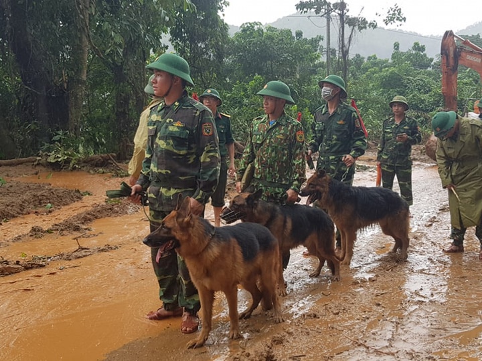 Tìm thấy 14 thi thể trong 22 chiến sĩ gặp nạn, Quảng Trị cứu hộ xuyên đêm - 9 Tìm thấy 14 thi thể trong 22 chiến sĩ gặp nạn, Quảng Trị cứu hộ xuyên đêm - 9