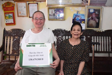 Vợ chồng già mắc bệnh nặng được bạn đọc Dân trí hỗ trợ hơn 130 triệu đồng