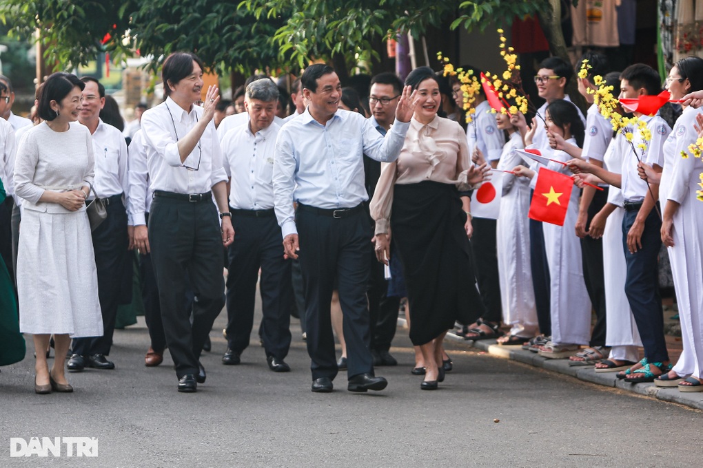 Hoàng Thái tử Nhật Bản và Công nương vẫy tay chào người dân phố cổ Hội An - 1 Hoàng Thái tử Nhật Bản và Công nương vẫy tay chào người dân phố cổ Hội An - 1