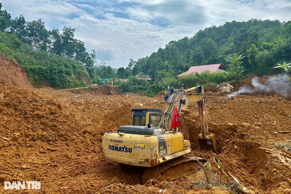 Ông trời đã lấy đi hết tài sản còn cướp cả bà, mẹ và em trai con - 5 Ông trời đã lấy đi hết tài sản còn cướp cả bà, mẹ và em trai con - 5