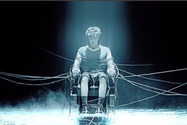 Ngôi sao phim “Giày thủy tinh” tái xuất với MV “18 years”