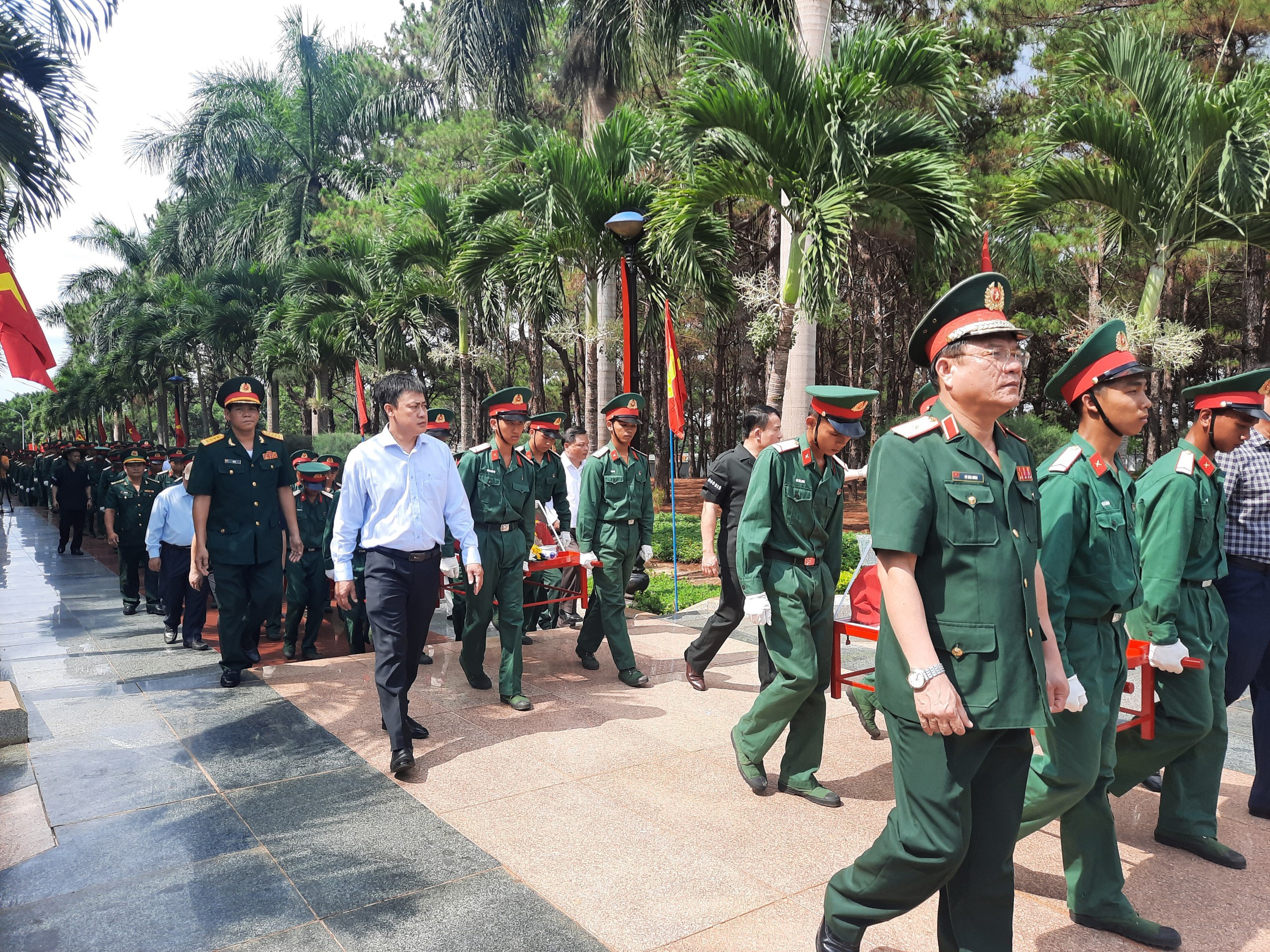 Truy điệu 27 liệt sĩ quân tình nguyện Việt Nam hy sinh ở Campuchia - 2